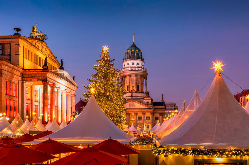 Deutschland Berlin Gendarmenmarkt Weihnachtsmarkt Weihnachtsbaum 309241161 | BER17450