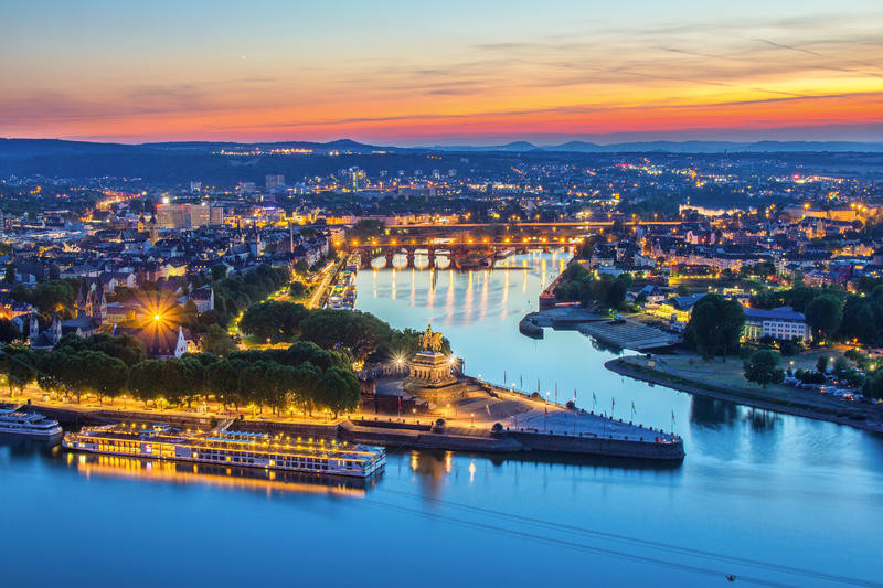 Deutschland Koblenz Deutsches Eck bei Nacht 242334088 | LAH12300