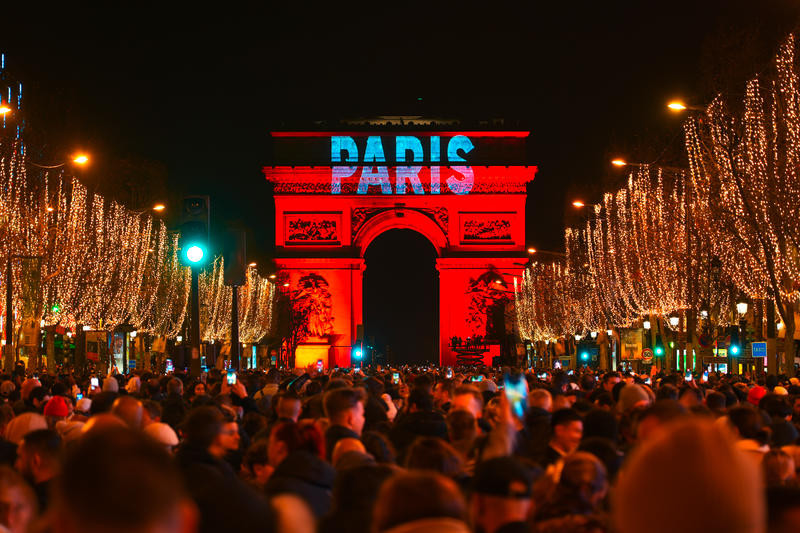 Frankreich Paris Silvester Triumphbogen 557925386 | PAR72360