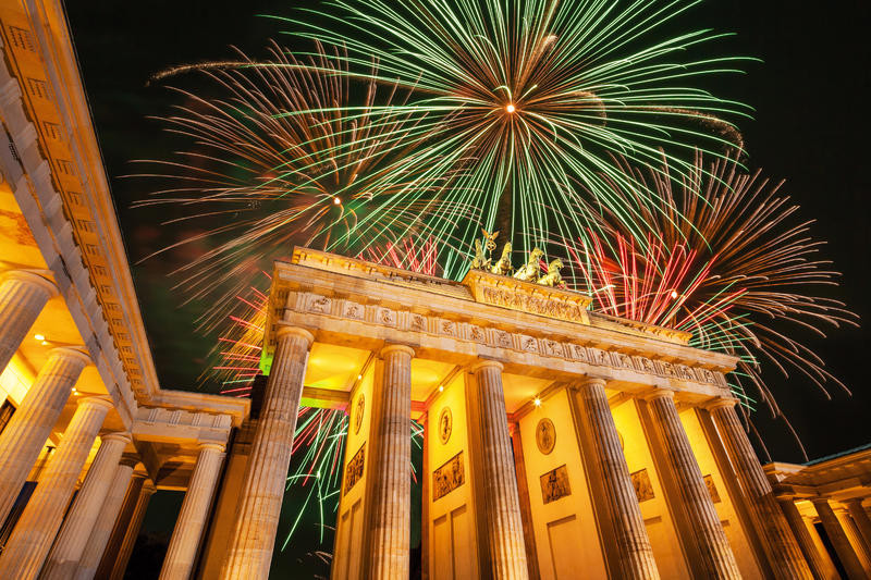 Deutschland Berlin Brandenburger Tor Feuerwerk 47411719 | BER11450