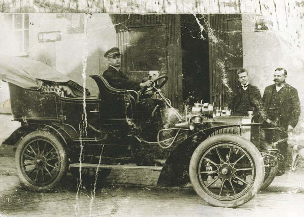 4_1911_foundations-first-automobile